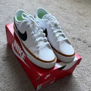 Nike Women’s Nike Court Legacy